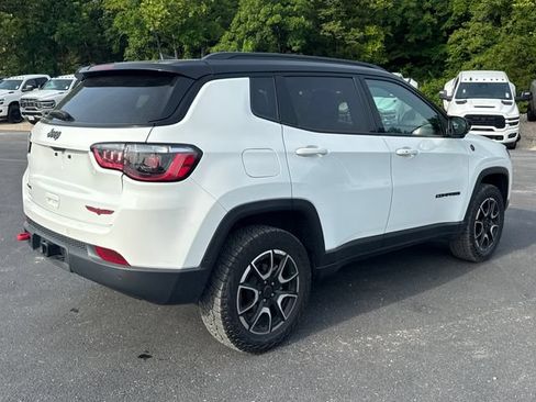 Used 2025 Jeep Compass Trailhawk w/ Trailer Tow Group AWD/4WD image 8
