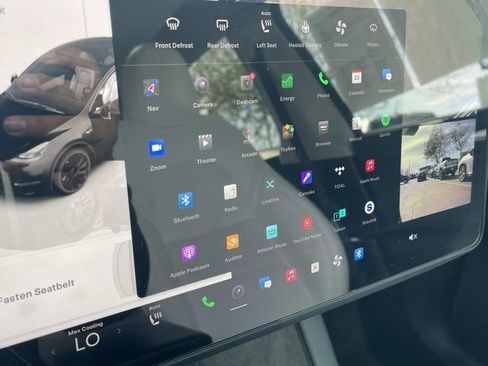 Used 2023 Tesla Model Y Performance image 14