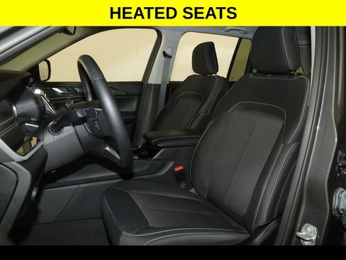 Certified 2022 Jeep Grand Cherokee Laredo w/ Luxury Tech Group I AWD/4WD image 3