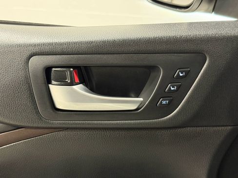 Used 2018 Toyota Highlander Limited AWD/4WD image 13
