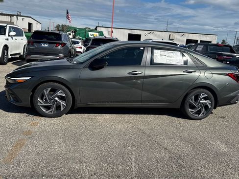 New 2025 Hyundai Elantra Sport image 2