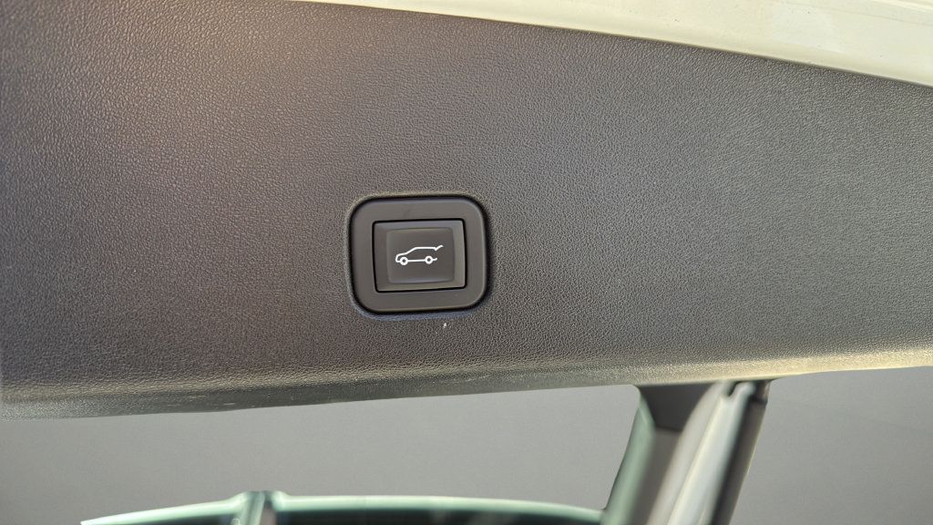 Certified 2025 Cadillac Optiq Luxury 2 w/ LPO, Floor Liner Package AWD/4WD image 29