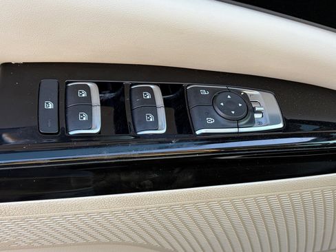 Used 2022 Kia Carnival EX FWD image 8