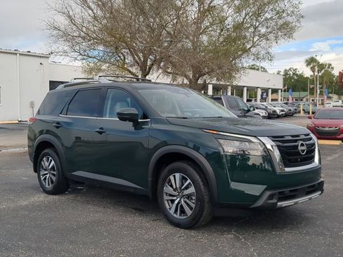 Certified 2025 Nissan Pathfinder SL FWD image 2