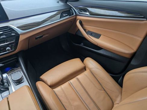 Used 2021 BMW 530i w/ Premium Package image 16