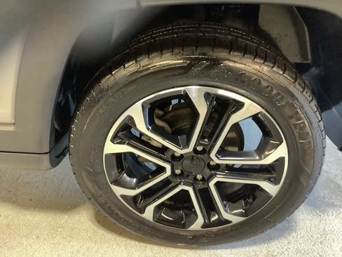 Used 2023 Jeep Compass Limited AWD/4WD image 11