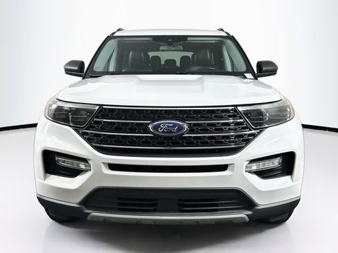 Used 2021 Ford Explorer XLT w/ Equipment Group 202A AWD/4WD image 2