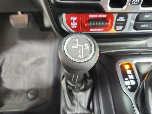 Used 2024 Jeep Wrangler Unlimited Rubicon AWD/4WD image 27