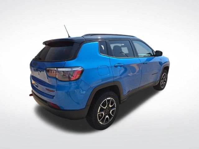 Used 2025 Jeep Compass Trailhawk AWD/4WD image 8