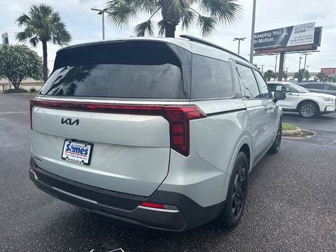 Used 2025 Kia Carnival SX FWD image 5