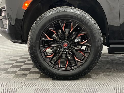 Used 2023 GMC Yukon XL AT4 w/ AT4 Premium Plus Package AWD/4WD image 17