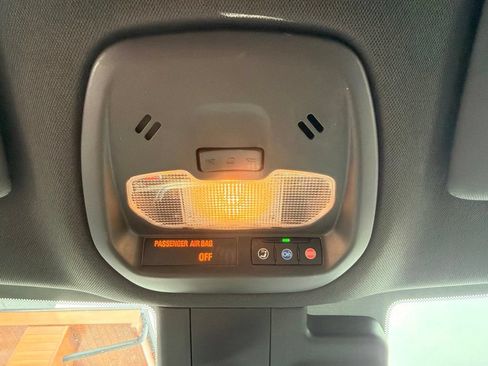 Used 2025 Chevrolet Trax RS w/ Driver Confidence Package FWD image 28