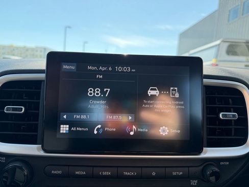 Used 2023 Hyundai Venue SE FWD image 11