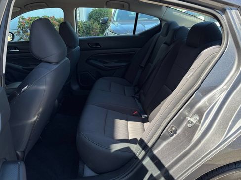 Used 2025 Nissan Altima 2.5 SV FWD image 22