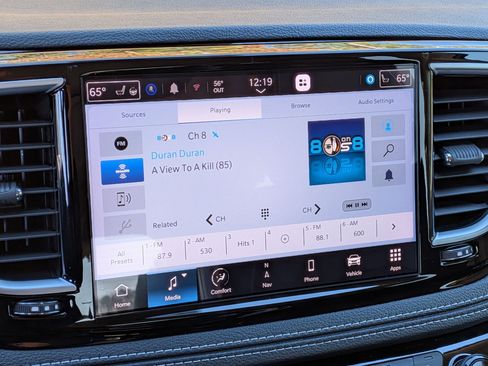 Used 2023 Chrysler Pacifica Limited image 24