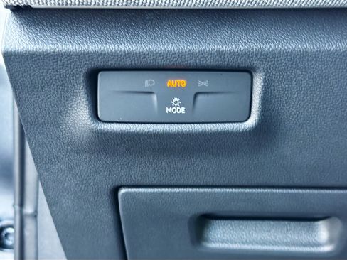 Used 2025 Volkswagen Tiguan S FWD image 32