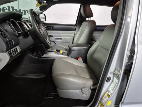 Used 2012 Toyota Tacoma 4x4 Double Cab w/ SR5 Pkg image 9