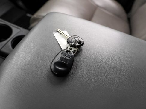 Used 2010 Toyota Tundra 4x4 CrewMax image 61