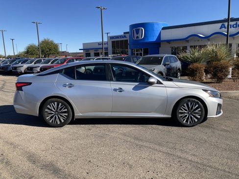 Used 2023 Nissan Altima 2.5 SV image 4