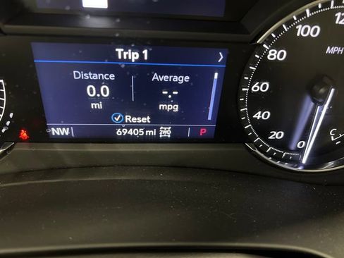 Used 2023 Cadillac XT4 Luxury w/ Cold Weather Package image 12