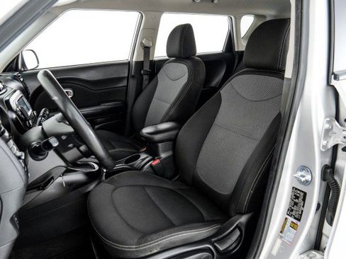 Used 2017 Kia Soul + image 25