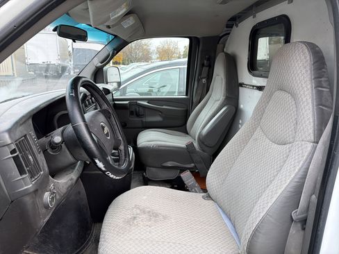Used 2009 Chevrolet Express 2500 image 8