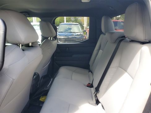 Used 2025 Toyota Tacoma SR5 image 9