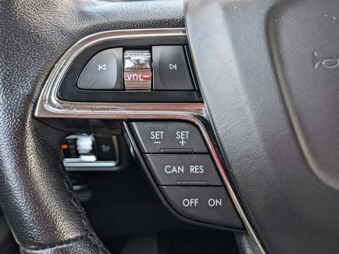 Used 2023 Lincoln Nautilus AWD w/ Premium Package image 18