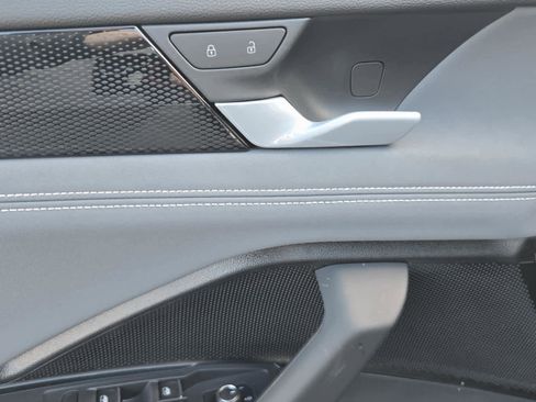 New 2026 Volkswagen Tiguan SE image 17