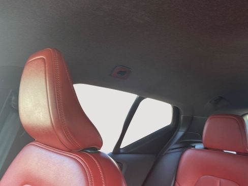 Used 2019 Volvo XC40 T5 Momentum AWD/4WD image 34