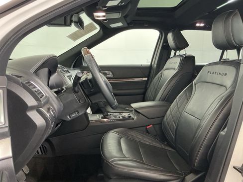 Used 2018 Ford Explorer Platinum image 23