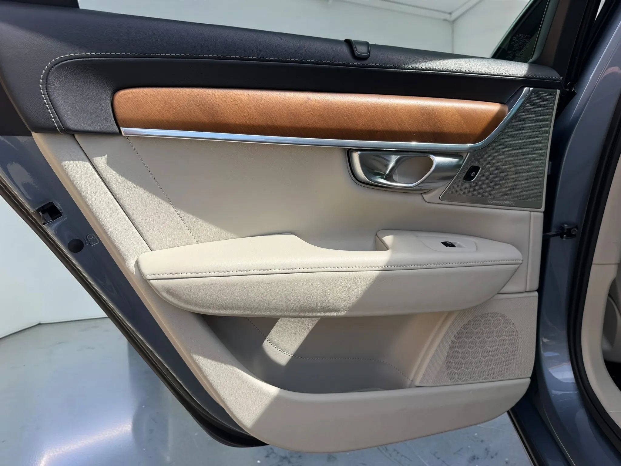 Used 2017 Volvo S90 T5 Inscription w/ Vision Package FWD image 20