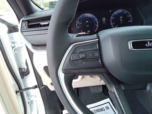 New 2026 Jeep Grand Cherokee Limited w/ Limited Altitude Package AWD/4WD image 17