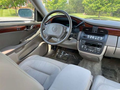 Used 2003 Cadillac De Ville w/ Comfort & Convenience Package FWD image 68