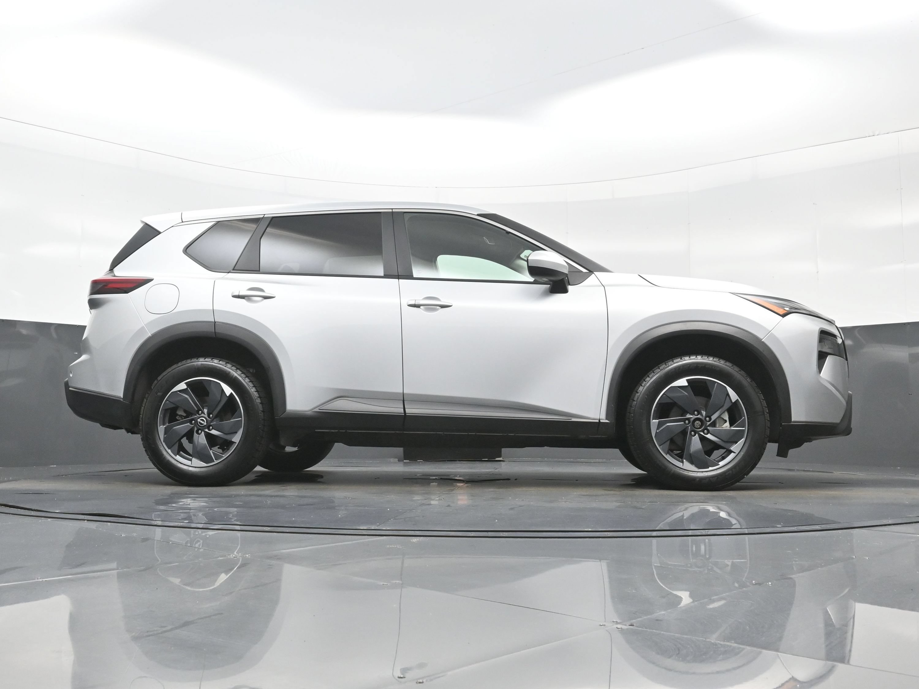 Used 2024 Nissan Rogue SV FWD image 31