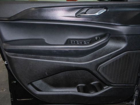 Used 2025 Jeep Grand Cherokee Altitude image 10