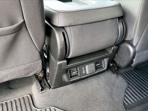 Used 2025 Chevrolet Silverado 1500 LT AWD/4WD image 33