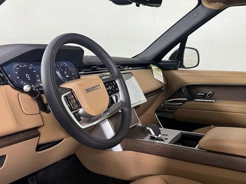 Certified 2025 Land Rover Range Rover SE AWD/4WD image 5