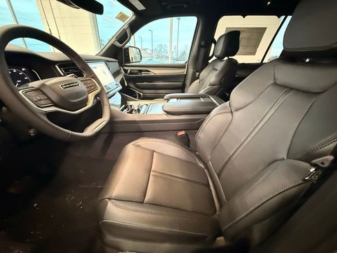 New 2026 Jeep Grand Wagoneer Limited AWD/4WD image 16