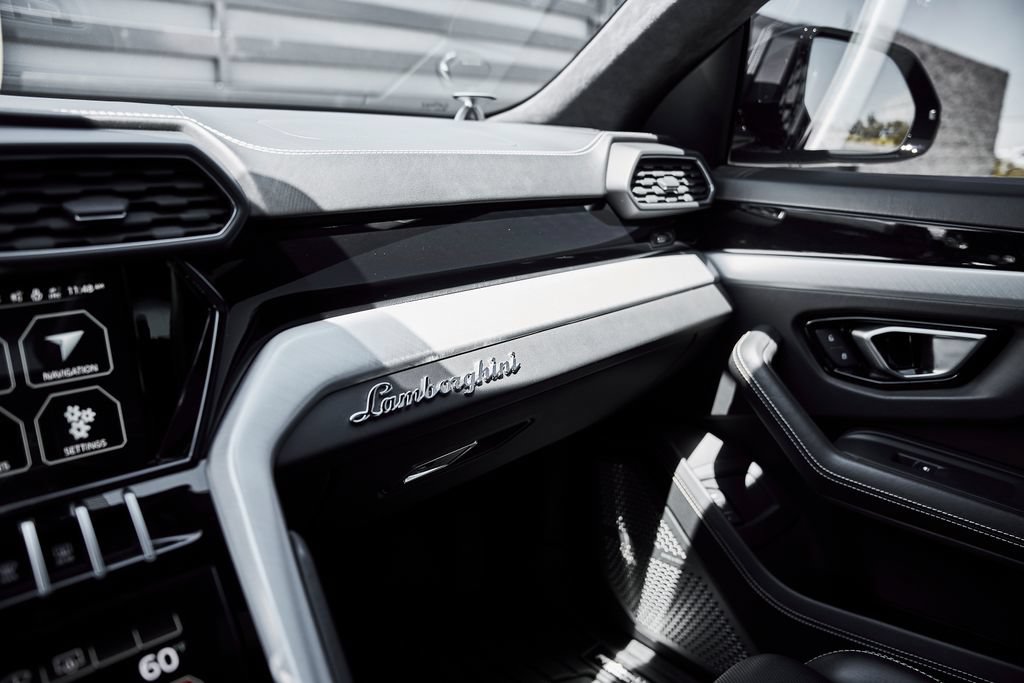 Used 2022 Lamborghini Urus AWD/4WD image 81