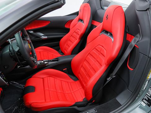 Certified 2025 Ferrari SF90 Spider AWD/4WD image 6