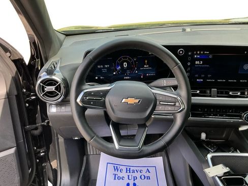 Used 2025 Chevrolet Equinox LT FWD image 12
