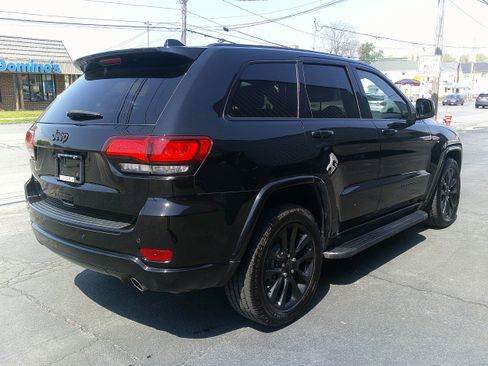 Used 2018 Jeep Grand Cherokee Altitude AWD/4WD image 7
