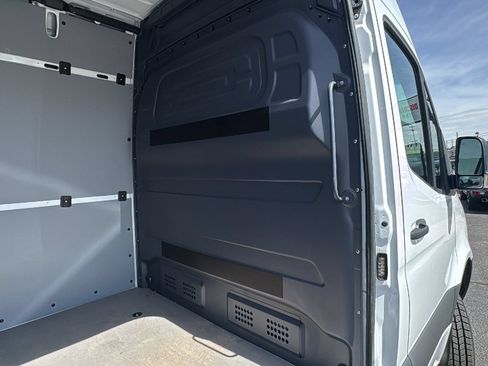 Used 2024 Mercedes-Benz Sprinter 2500 image 16