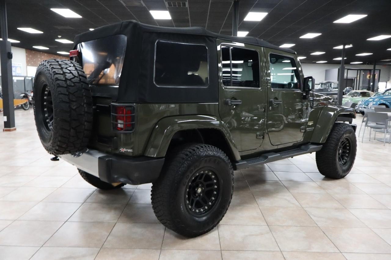 Used 2015 Jeep Wrangler Unlimited Sahara w/ Connectivity Group AWD/4WD image 5