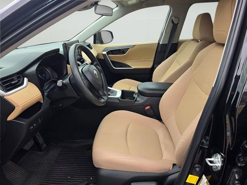 Used 2022 Toyota RAV4 LE AWD/4WD image 9