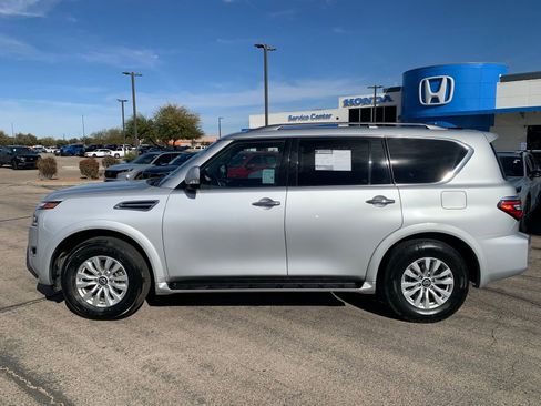 Used 2023 Nissan Armada SV image 11