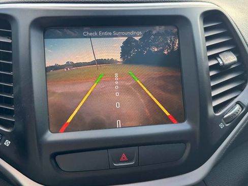 Used 2015 Jeep Cherokee Trailhawk w/ Comfort/Convenience Group image 17