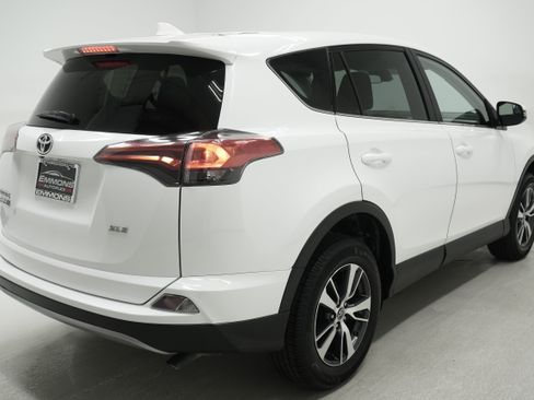 Used 2018 Toyota RAV4 XLE FWD image 4
