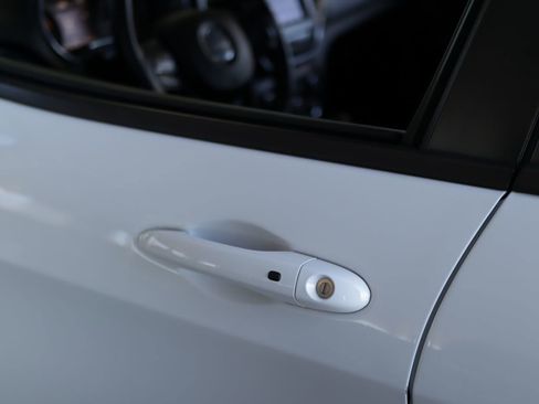 Used 2019 Jeep Cherokee Trailhawk w/ Cold Weather Group image 37